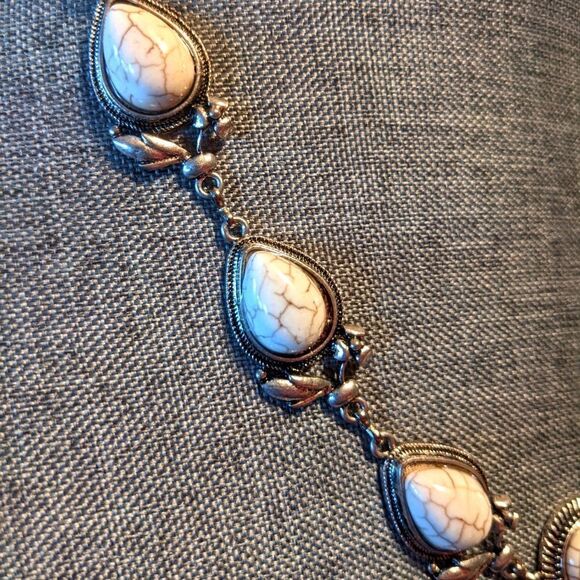 White lined stone drop statement necklace in silver or silvertone - Picture 6 of 12